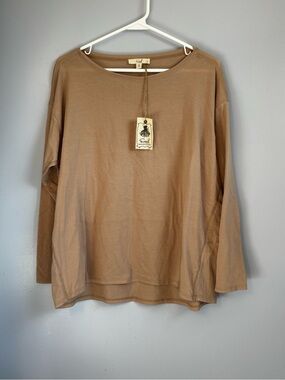 easel Long Sleeve Top in Taupe. Sz S. NWT